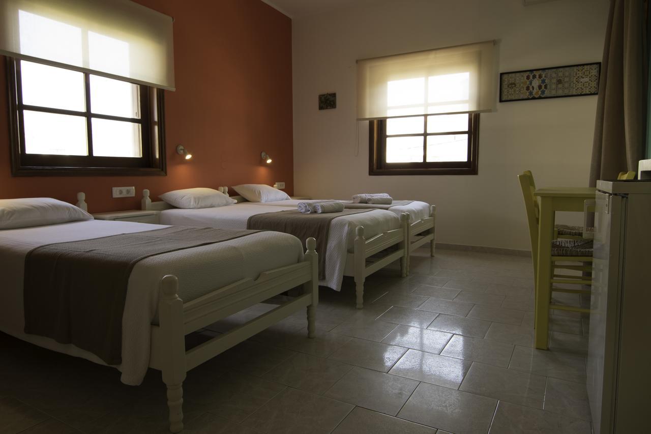 Niki Rooms Palaiochora Exterior photo