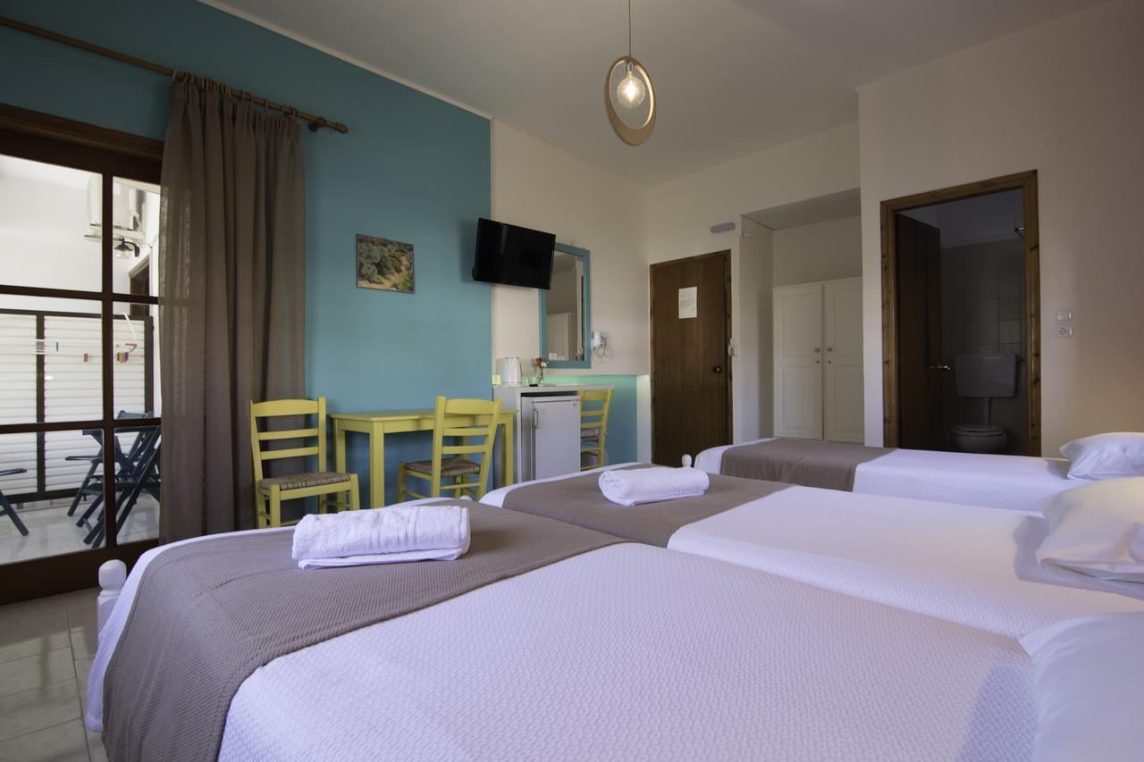 Niki Rooms Palaiochora Exterior photo